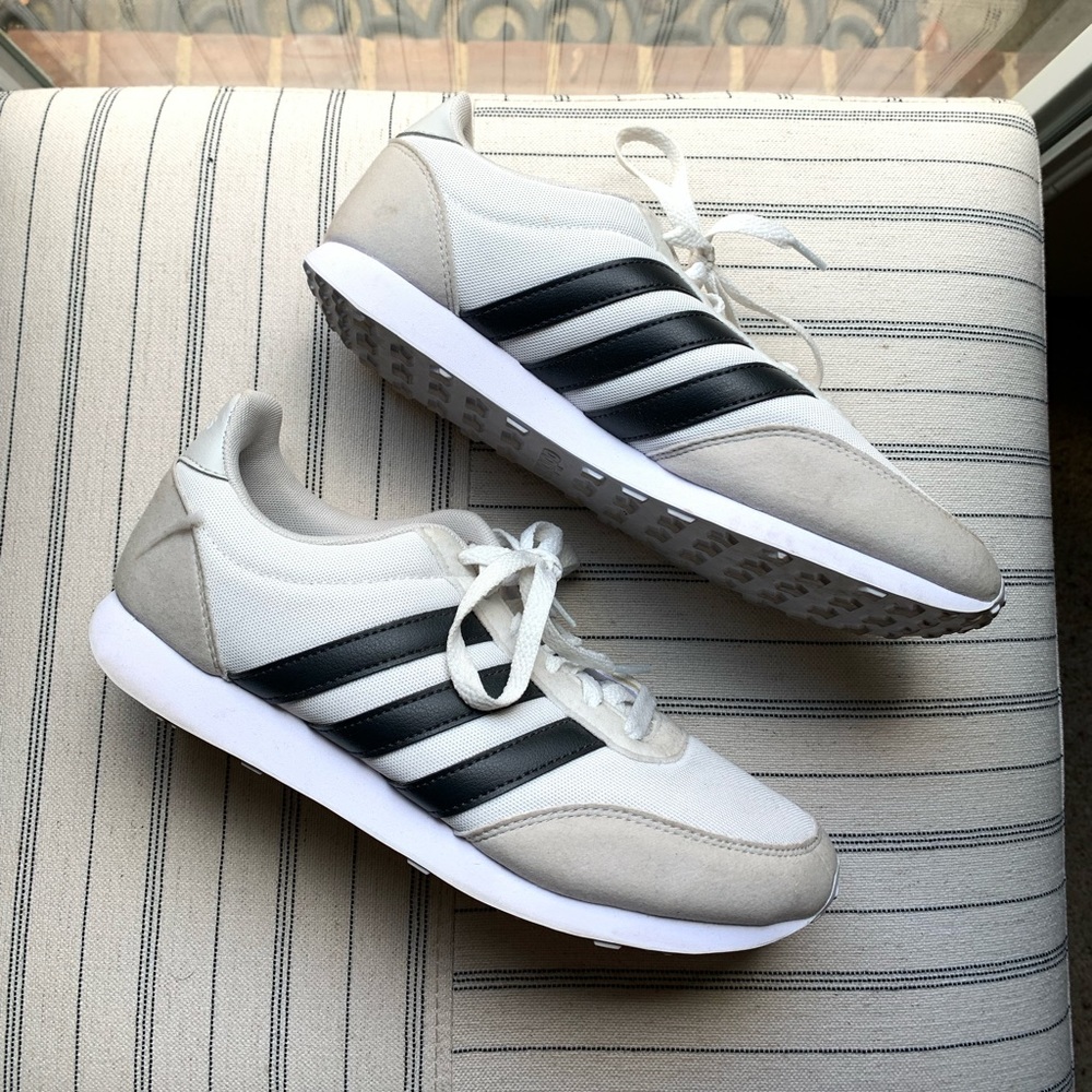 Adidas tennis shoes size 81/2